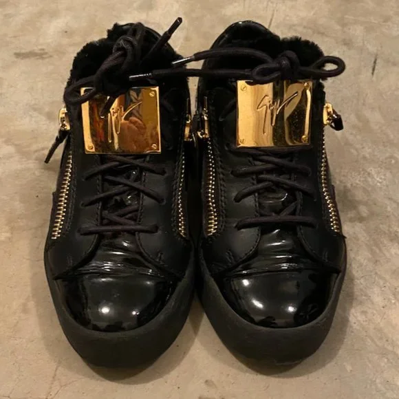 GIUSEPPE ZANOTTI　フラットシューズ　38.5サイズ Giuseppe Zanotti Black Patent and Leather Frankie Low Top